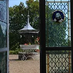 Bed & Breakfast Au Chateau - Domaine De La Gavolerie 4*