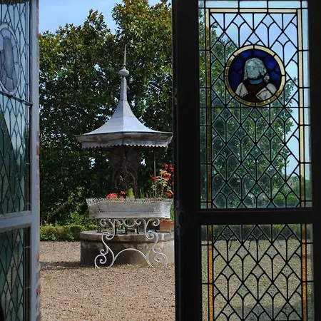 Bed & Breakfast Au Chateau - Domaine De La Gavolerie 4*
