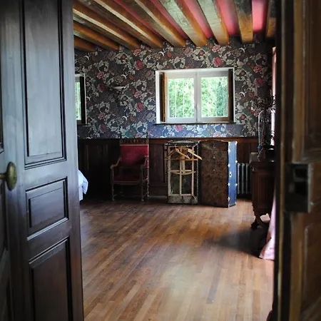 Bed & Breakfast Au Chateau - Domaine De La Gavolerie 4*