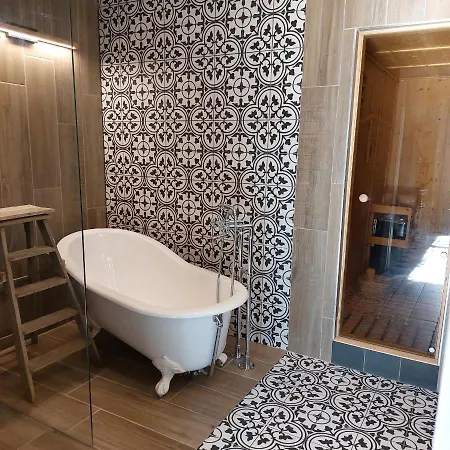 Au Château - Domaine De La Gavolerie 4*