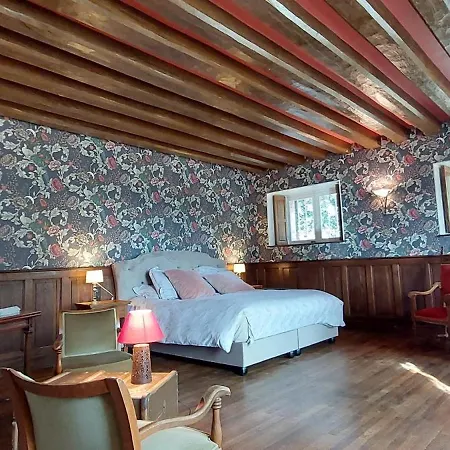 Au Chateau - Domaine De La Gavolerie Bed & Breakfast 4*